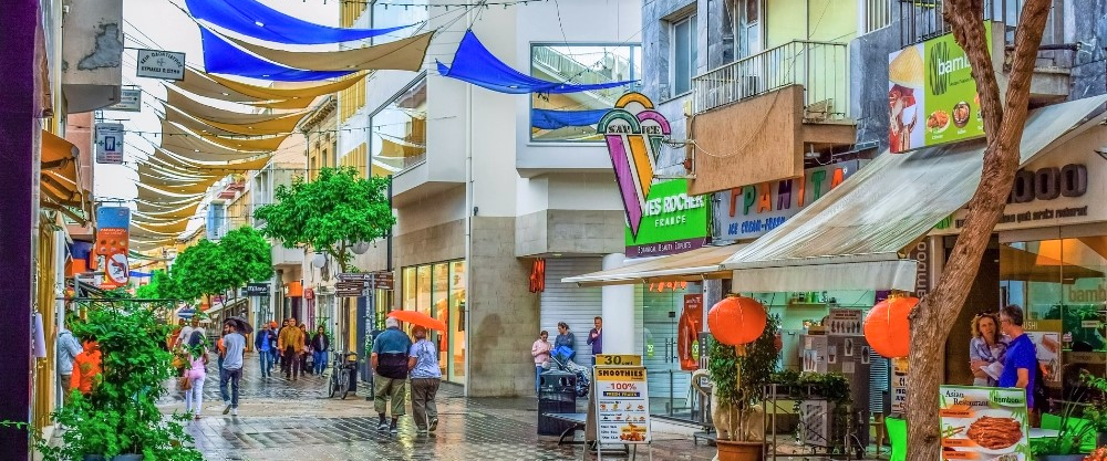 Calles coloridas en el centro de Nicosia, la ciudad más poblada y estudiantil de Chipre.